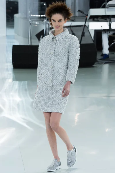 Look 12